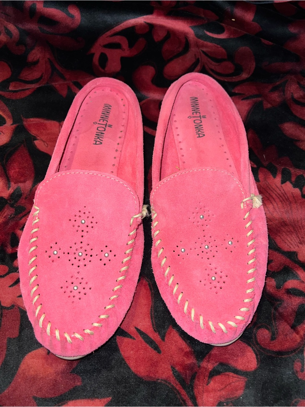Womens Minnetonka Pink Suede Moccasin Slippers